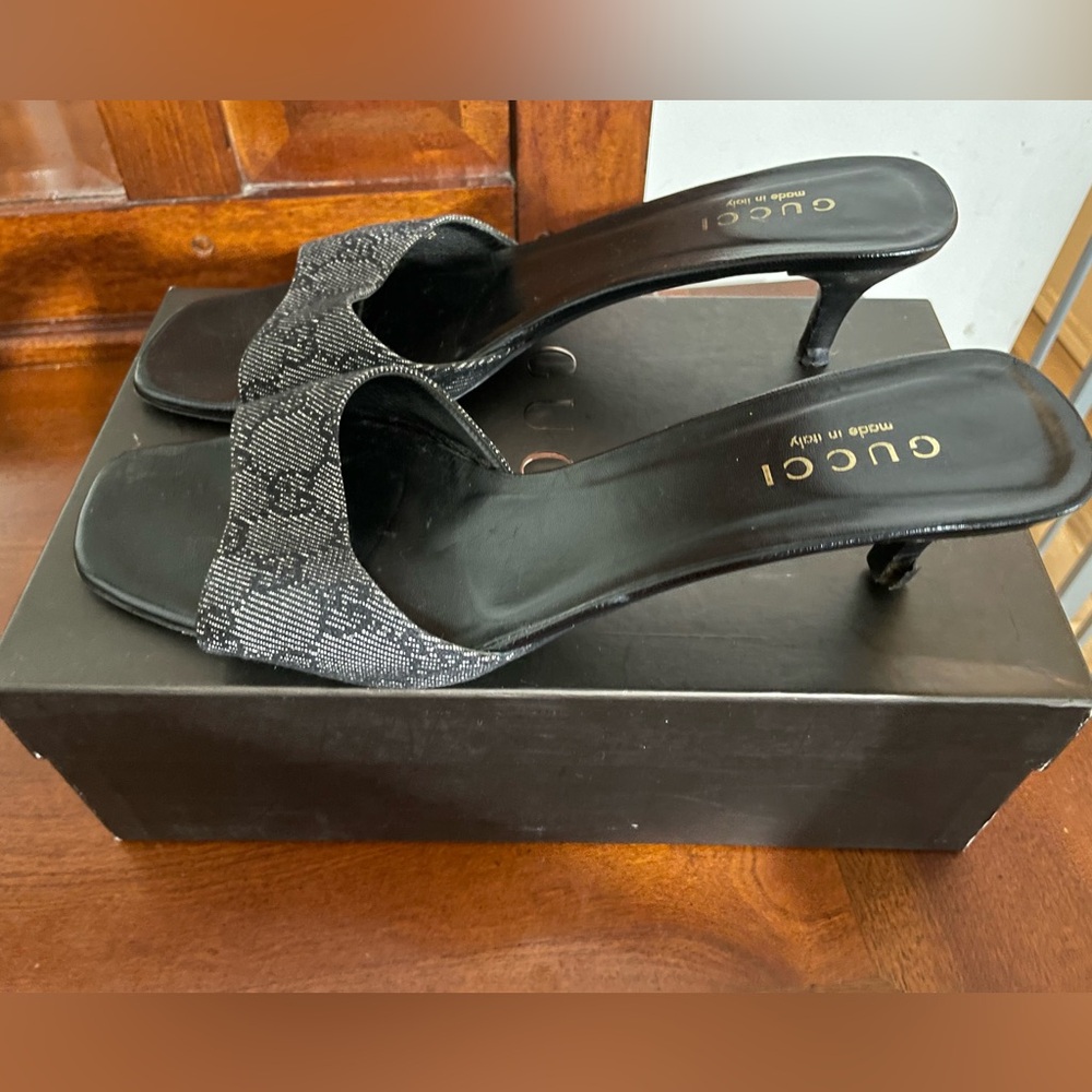 Vintage Gucci Women's Black Patterned Heels - Picture 3 of 6